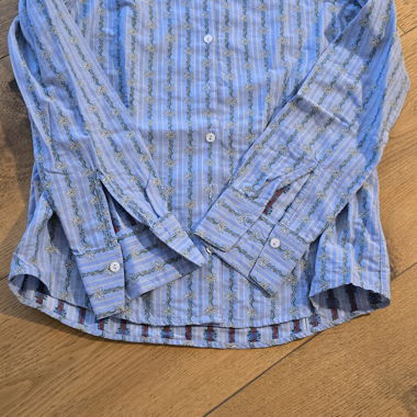 Blusa da donna blu a fantasia