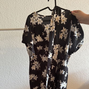 Kleid mit Gürtel 