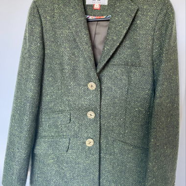 Grüne Wolljacke mit Zickzackmuster