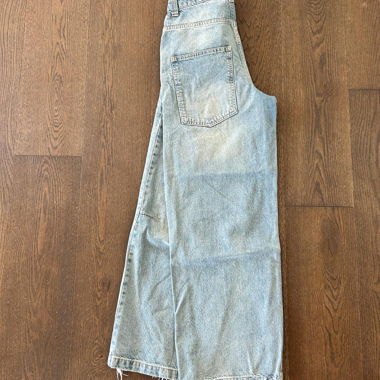 Light-Wash Baggy Jeans