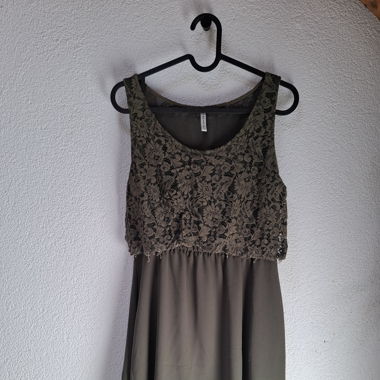 Robe vert olive avec dentelle 