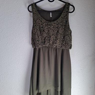 Robe vert olive avec dentelle 