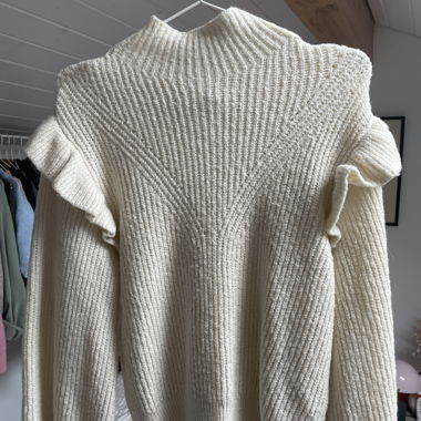 Vila Ruffle Knit Sweater