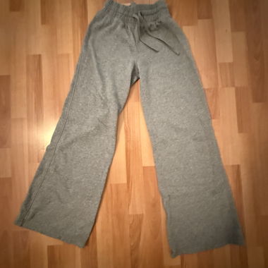 Pantaloni da jogging a vita bassa svasati