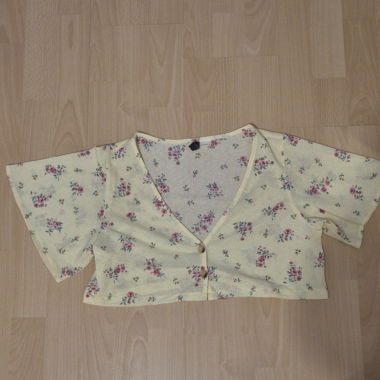 Top corto giallo a fiori