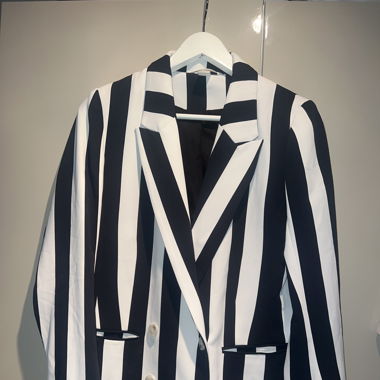 Stylischer Schwarz-Weiß Gestreifter Blazer