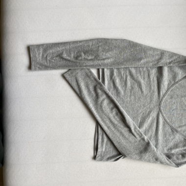 Graues Langarmshirt 