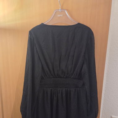 Schwarzes Kleid