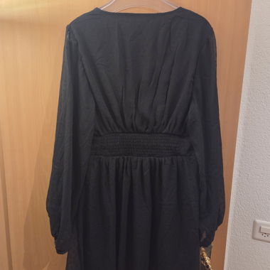 Schwarzes Kleid