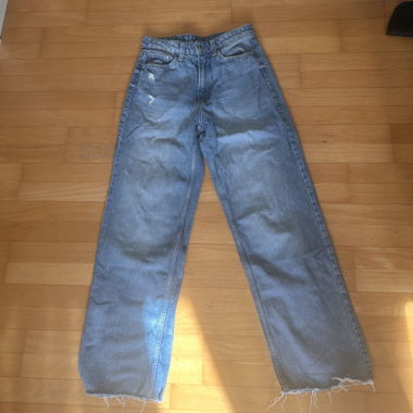 straight legged blue jeans