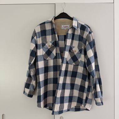 Blau karierte Flanellhemd