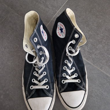 Black converse shoes