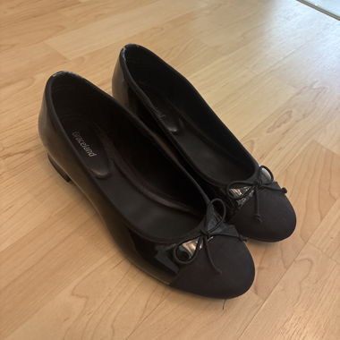 Ballerine nere con tacco basso