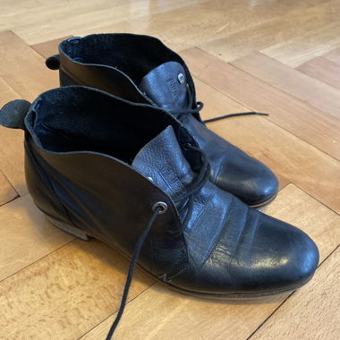 Hub black leather shoes