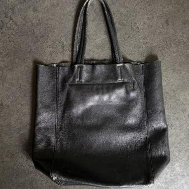 Schwarze Leder-Tragetasche