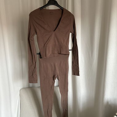 Beige sports set