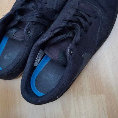 Schwarze Nike Sneakers