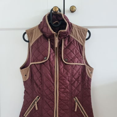 Vest red, British style