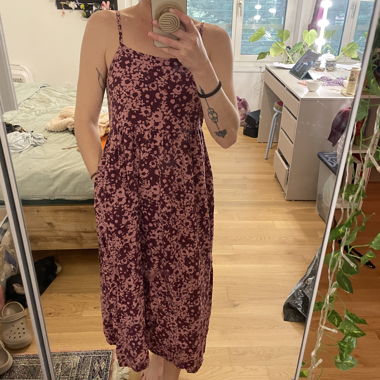 Midi-Kleid mit pinkem und burgunderfarbenem Blumenmuster xs