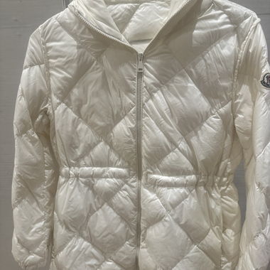 Moncler weisse Daunenjacke mit Kapuze