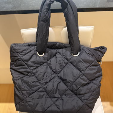 Zara gesteppte Nylon-Shopper schwarz mit Reissverschluss