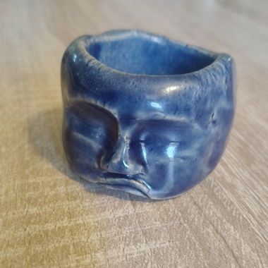 Petite sculpture en céramique bleu
