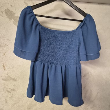 Blaues gerafftes Top