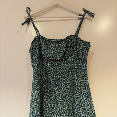 Grünes H&M Kleid A-Linien mit Blumen
