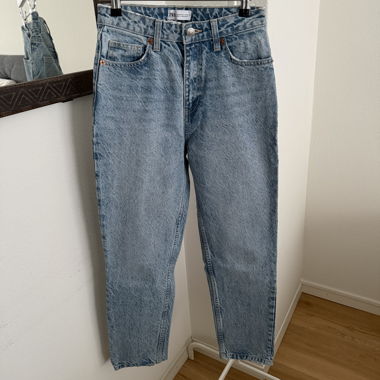 ZARA Mom-Jeans in azzurro chiaro