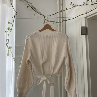 Crop Pullover Beige in Maglia con Laccetto