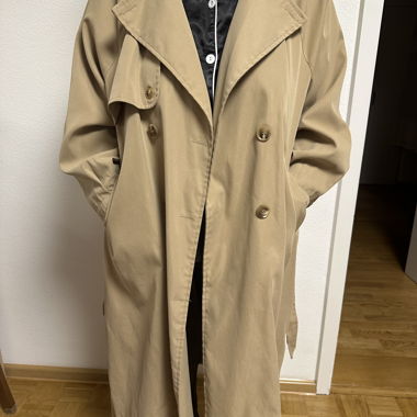 Beiger Trenchcoat