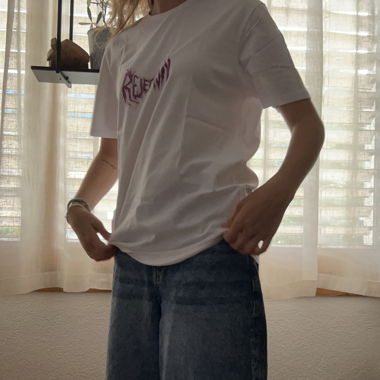 white t-shirt 