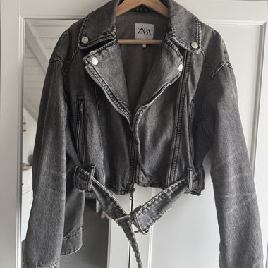 Cropped denim jacket