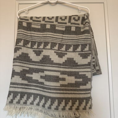 Patterned scarf with fringes