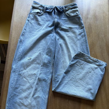Hoch taillierte, weit geschnittene blaue Zara-Jeans