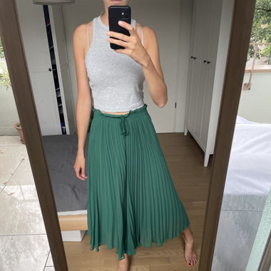 Green trousers, loose