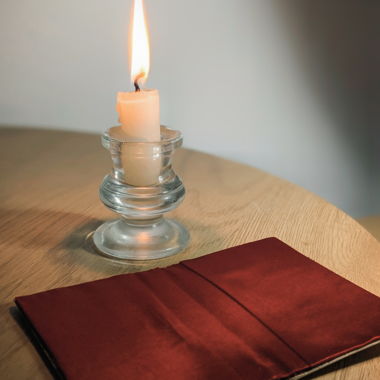 Livre Vintage de Couleur Ivoire