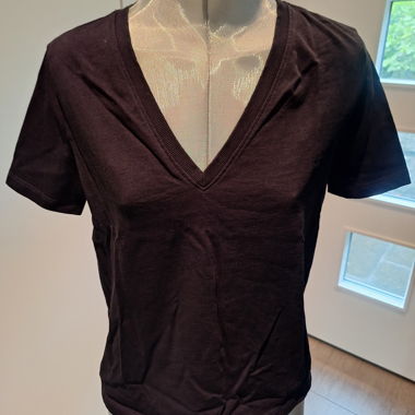 Schwarzes Damen T-Shirt mit V-Ausschnitt