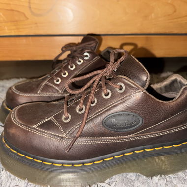 Dr. Martens Buzz dunkelbraune Schuhe