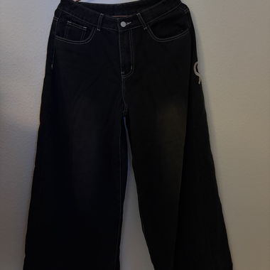 Jeans mit stickereien 