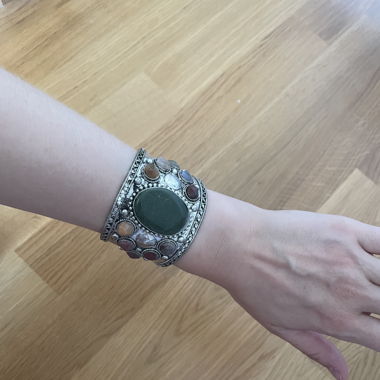 Vintage-Armband aus Silber und Steinen