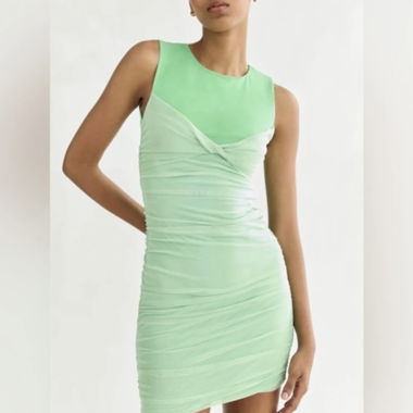 Grünes Zara Kleid Grösse M (neu)