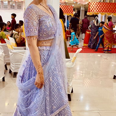 Lehenga Flieder/lila mit silbernen Stickereien