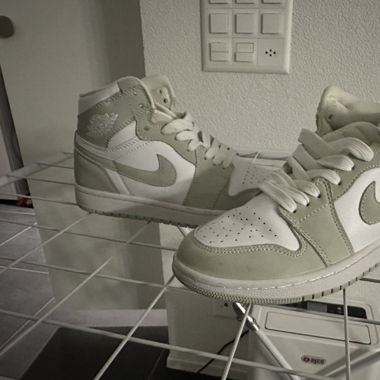 Jordan 1 retro high OG seafoam 