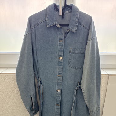 Tailliertes Jeanskleid