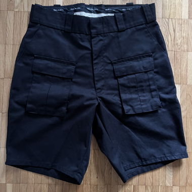 PRO‑TUFF Uniforms shorts cargo, realizzati negli USA.