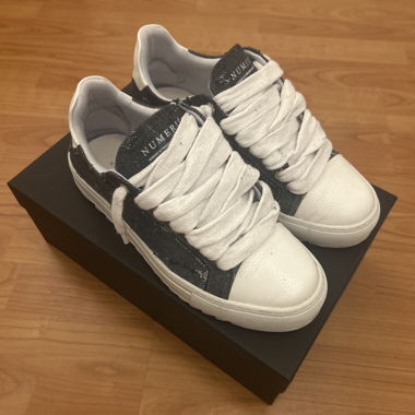 Numeris Sneakers