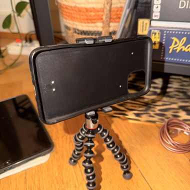 Petit trépied avec support pour téléphone