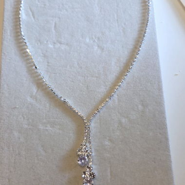 Silberfarbenes Strass-Collier