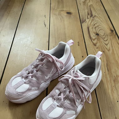 Nike sneaker tech hera